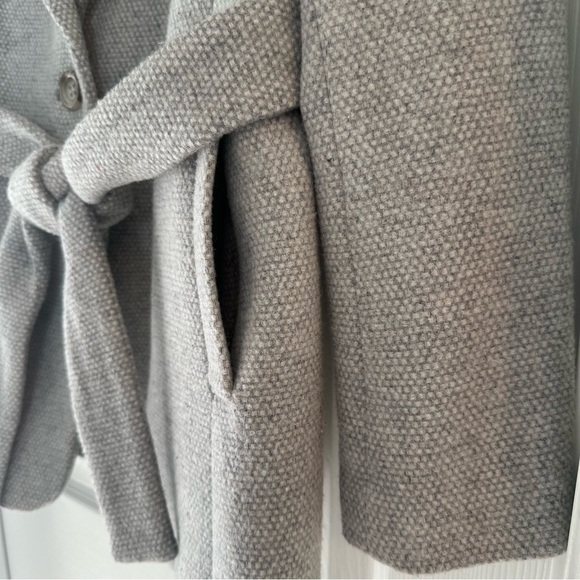 Ann Taylor Wool Blend Pebble Gray Textured Belted Blazer.  Size 6. - Picture 6 of 12